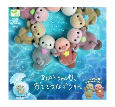 あかちゃんも、おててつなごうね。